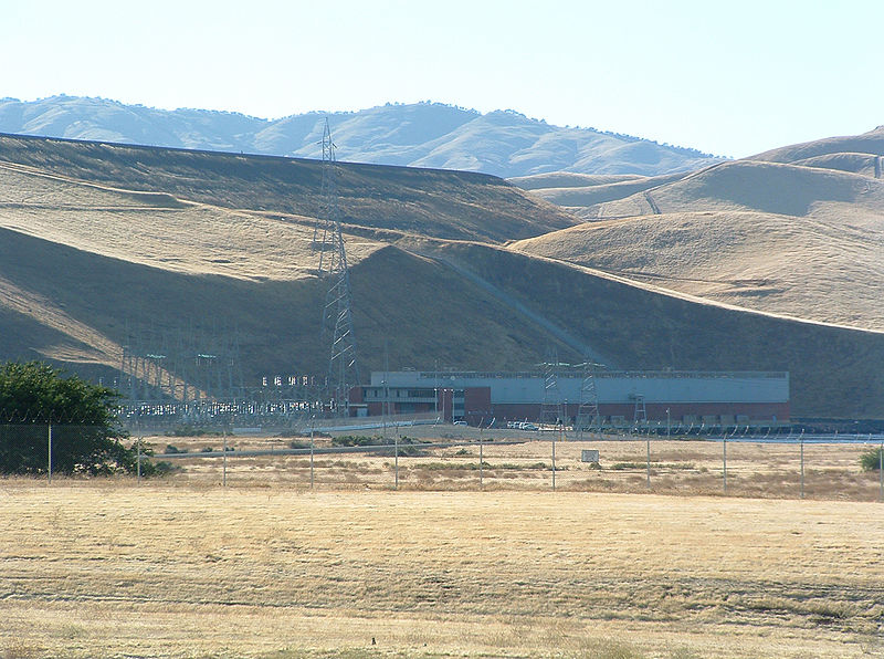 File:San Luis Dam and Gianelli Powerhouse.jpg